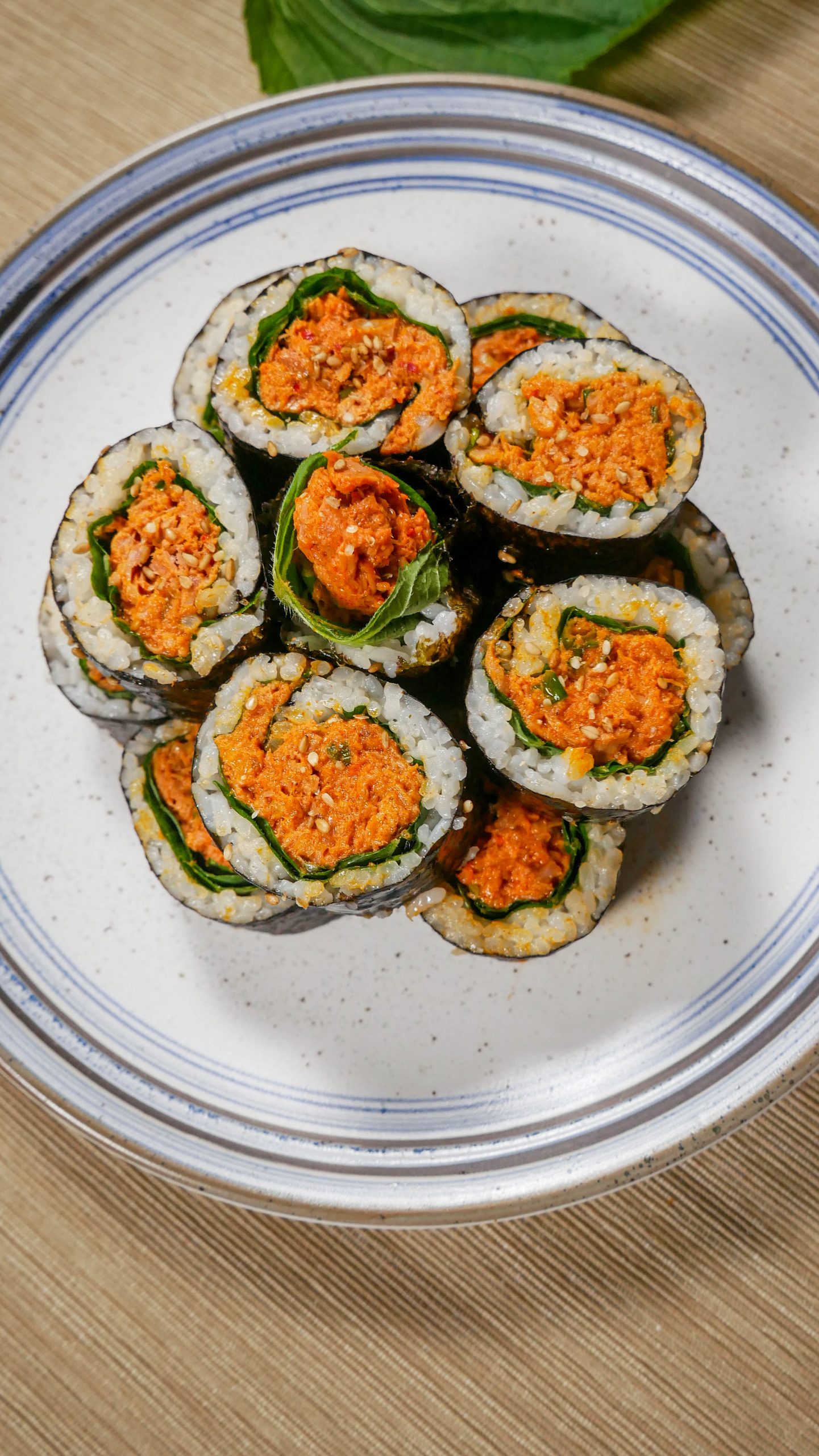 HOW TO ROLL KIMBAP WITH BAMBOO MAT, HOW TO ROLL SUSHI