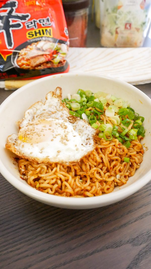 Easy Chili Oil Noodles - Jecca Chantilly