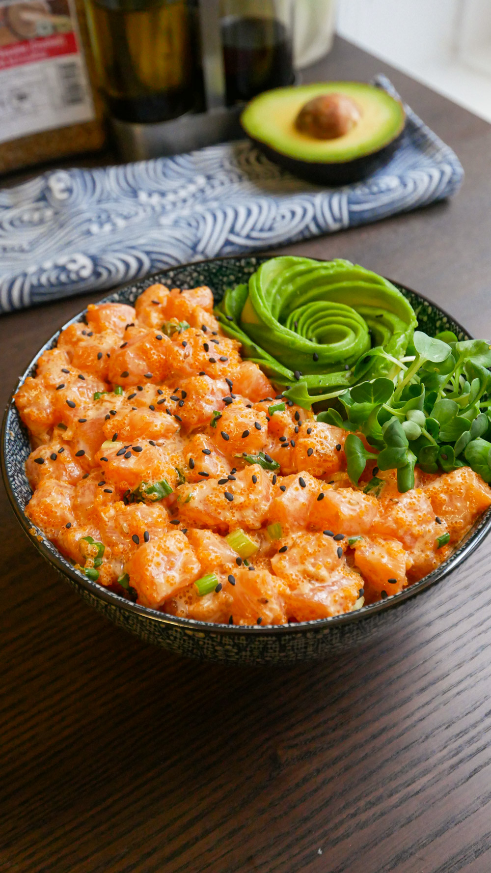 Easy Spicy Salmon Poke Bowl - El Mundo Eats