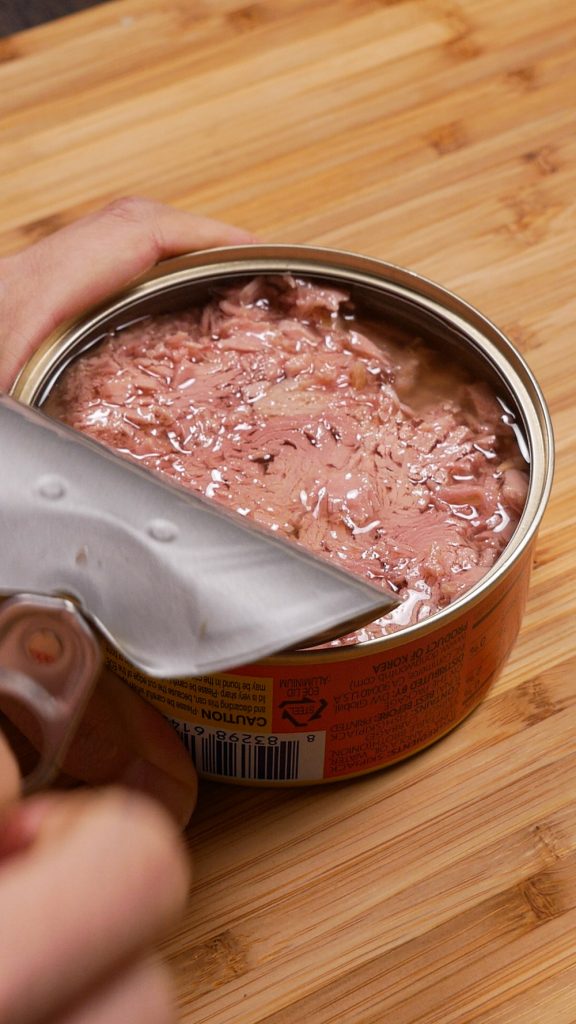 3-opened-canned-tuna