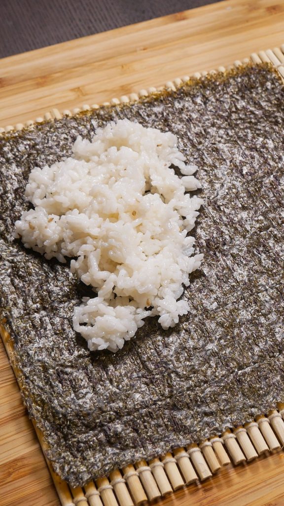 https://jeccachantilly.com/wp-content/uploads/2023/03/4-rice-on-top-of-seaweed-576x1024.jpg