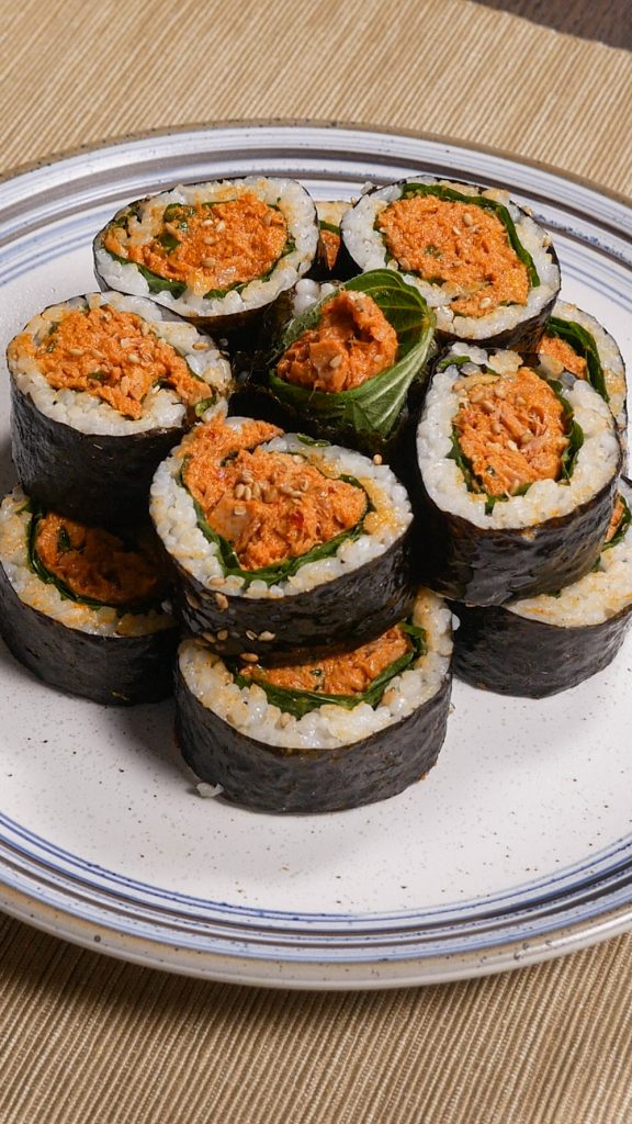 https://jeccachantilly.com/wp-content/uploads/2023/03/spicy-tuna-kimbap-3-13-576x1024.jpg