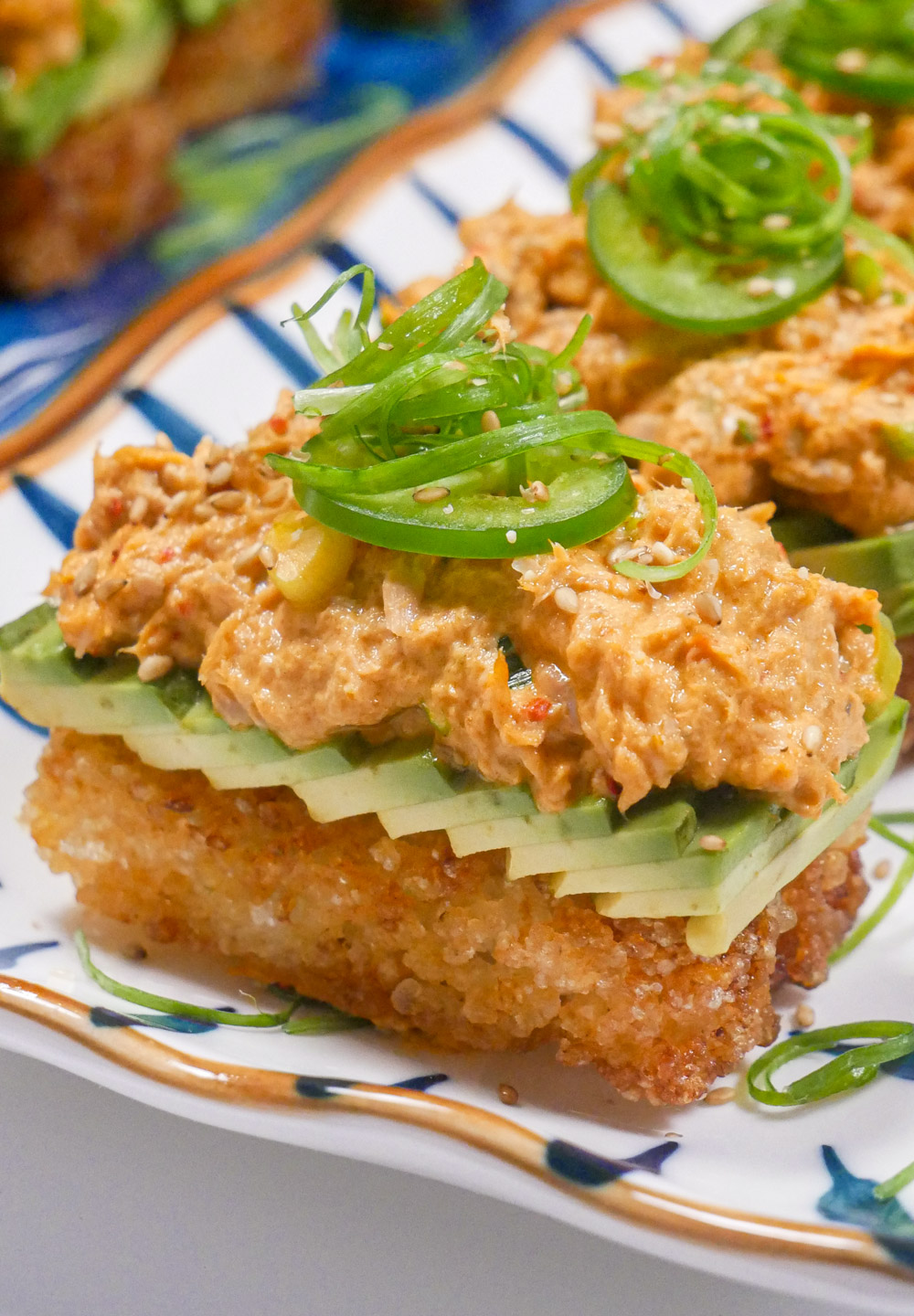 https://jeccachantilly.com/wp-content/uploads/2023/09/spicy-tuna-salad-with-crispy-rice-7.jpg