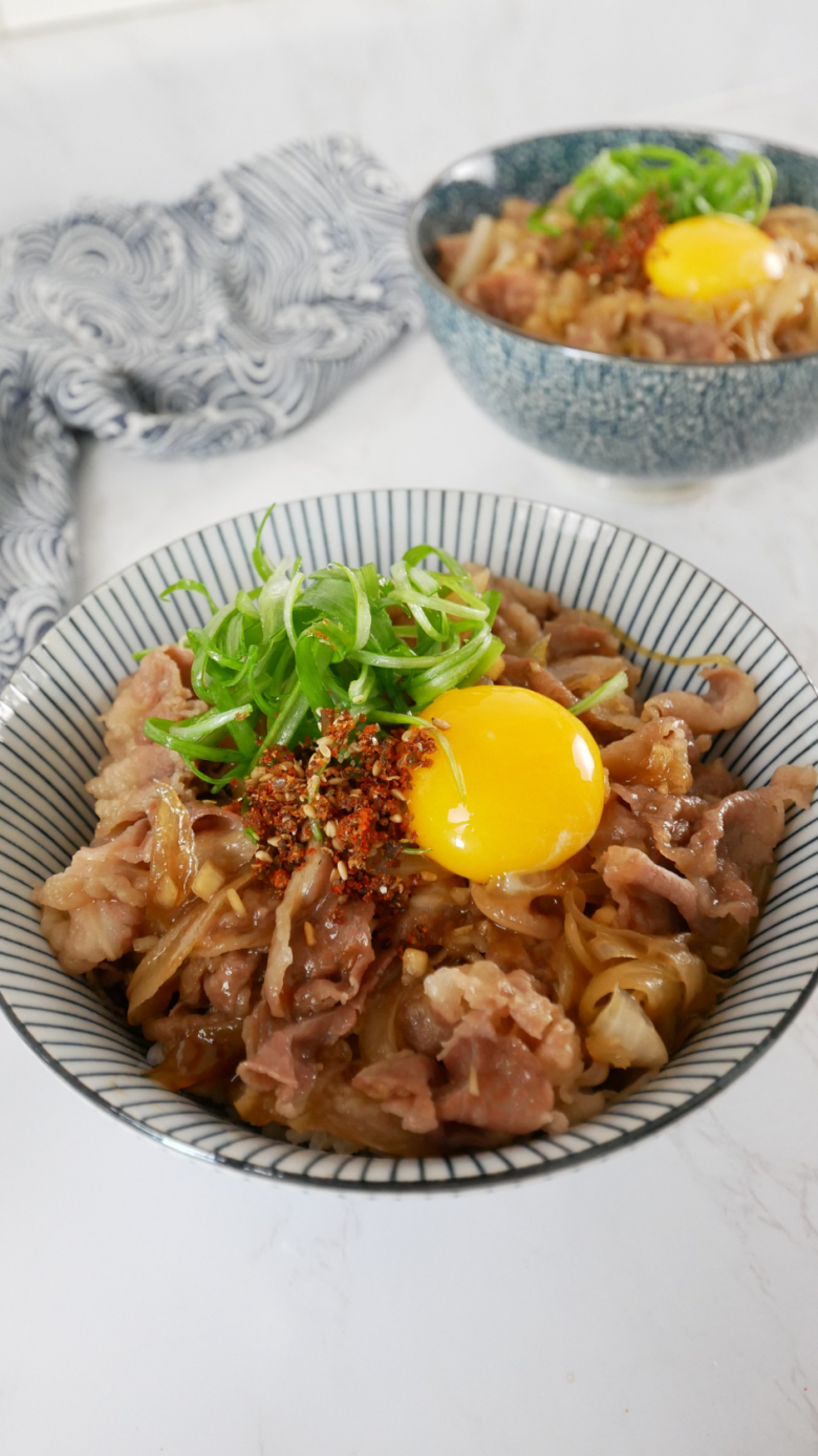 Japanese Beef Rice Bowl Recipe (Gyudon) - Jecca Chantilly